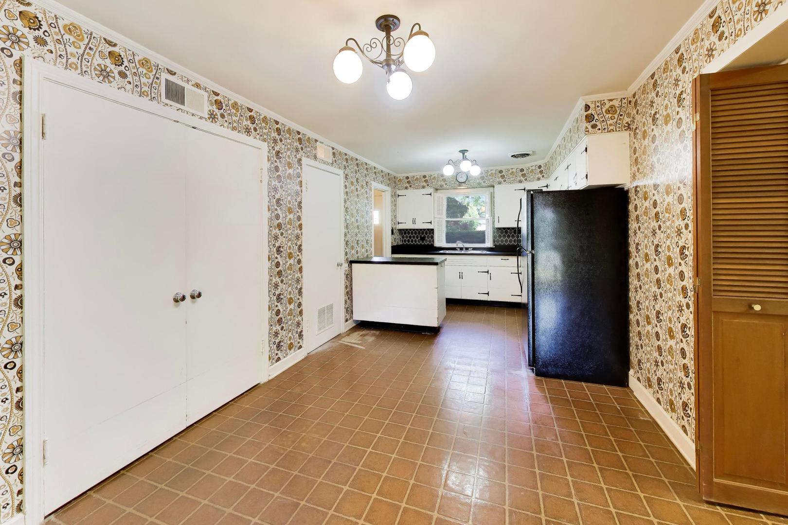 Homes for sale in Skokie, IL | 8631 E Prairie Rd, Skokie, IL 60076 | MLS# 12668864