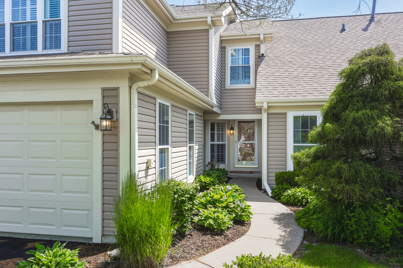 Homes for sale in Elk Grove Village, IL | 702 Clover Hill Ct, Elk Grove Village, IL 60007 | MLS# 12669048