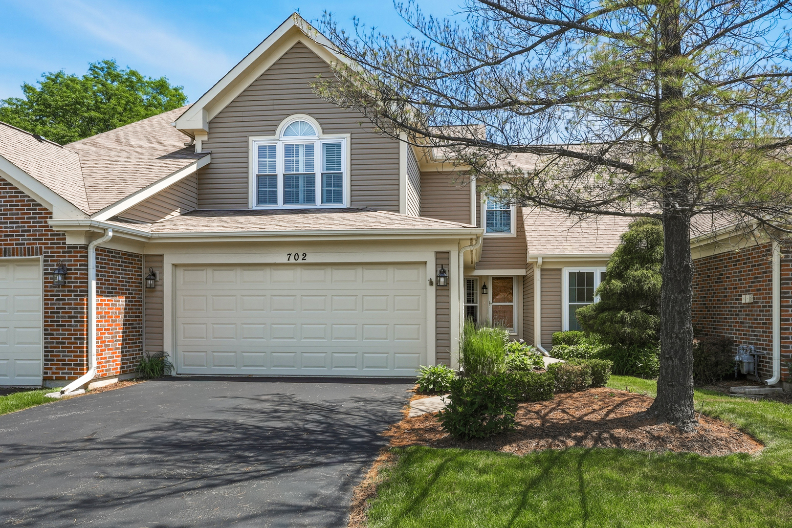 Homes for sale in Elk Grove Village, IL | 702 Clover Hill Ct, Elk Grove Village, IL 60007 | MLS# 12669048