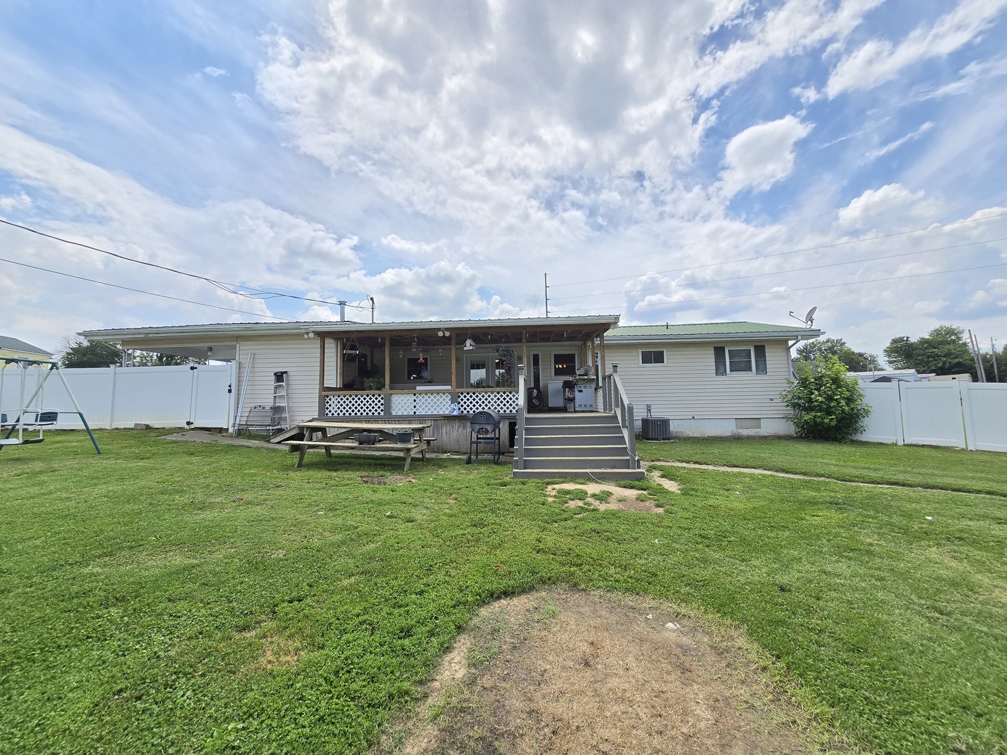 Homes for sale in Shawneetown, IL | 318 Lift St, Shawneetown, IL 62984 | MLS# 12669085