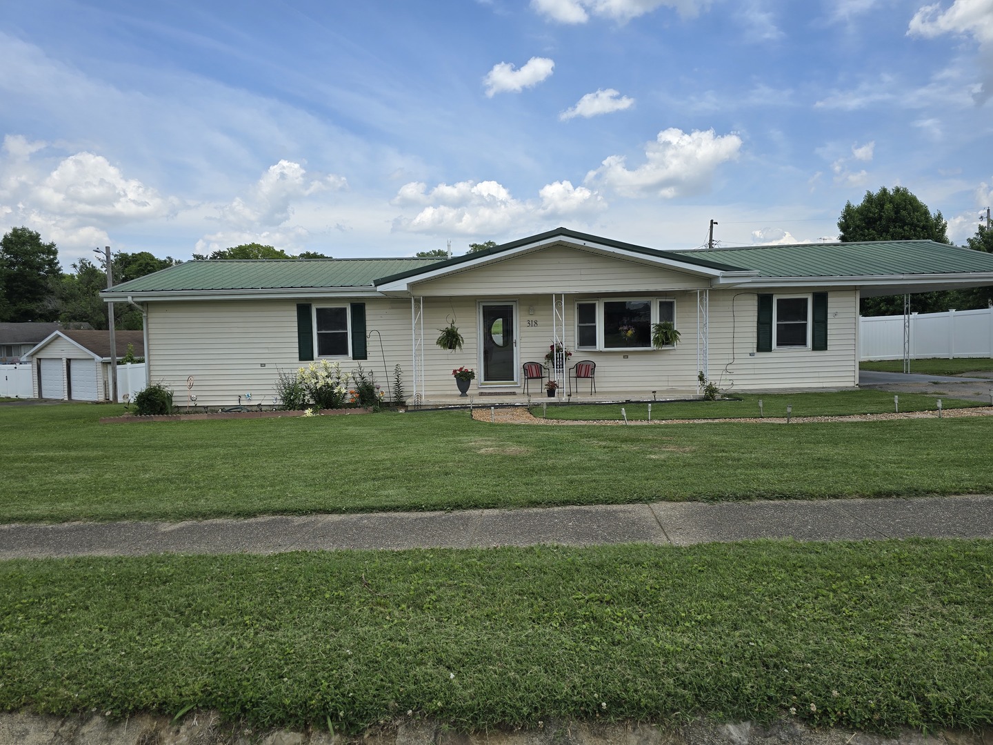 Homes for sale in Shawneetown, IL | 318 Lift St, Shawneetown, IL 62984 | MLS# 12669085