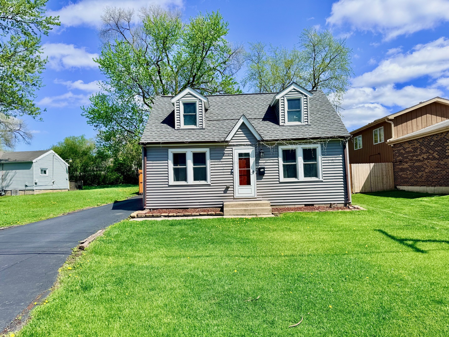 Homes for sale in Alsip, IL | 11709 S Hamlin Ave, Alsip, IL 60803 | MLS# 12669106