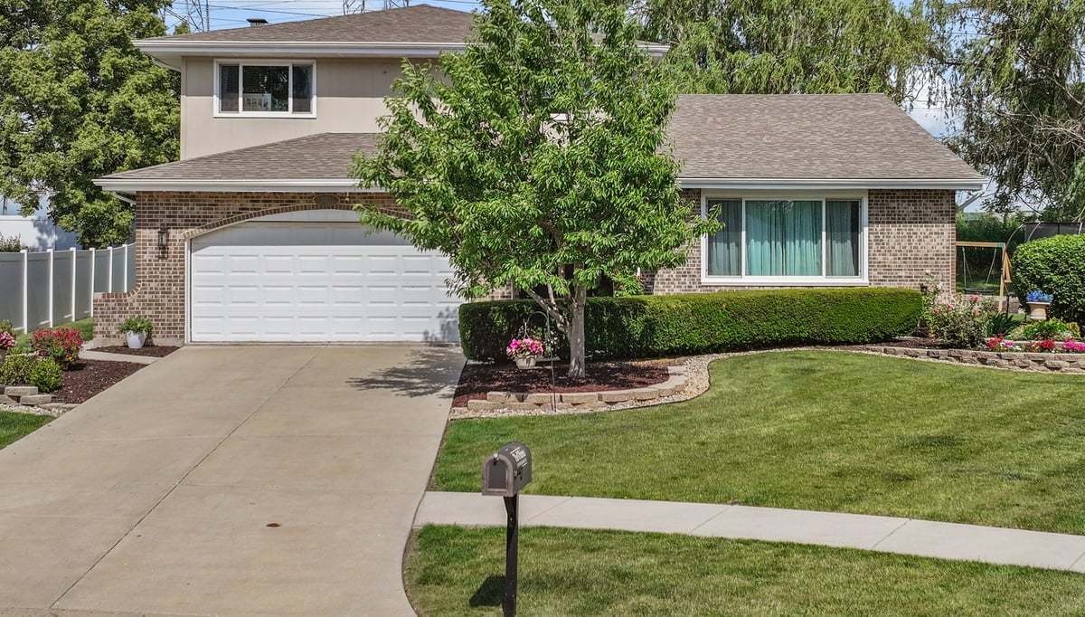 Homes for sale in Homer Glen, IL | 13015 W Split Rail Ct, Homer Glen, IL 60491 | MLS# 12669180