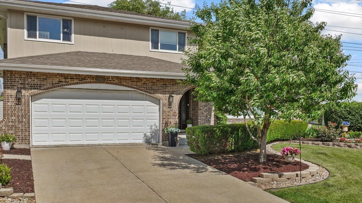 Homes for sale in Homer Glen, IL | 13015 W Split Rail Ct, Homer Glen, IL 60491 | MLS# 12669180