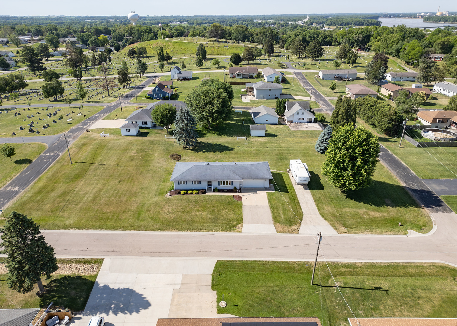 Homes for sale in Fulton, IL | 710 1St Ave, Fulton, IL 61252 | MLS# 12669403