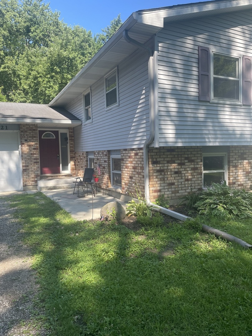 Homes for sale in Cary, IL | 8421 Hickory Nut Grove Rd, Cary, IL 60013 | MLS# 12669468