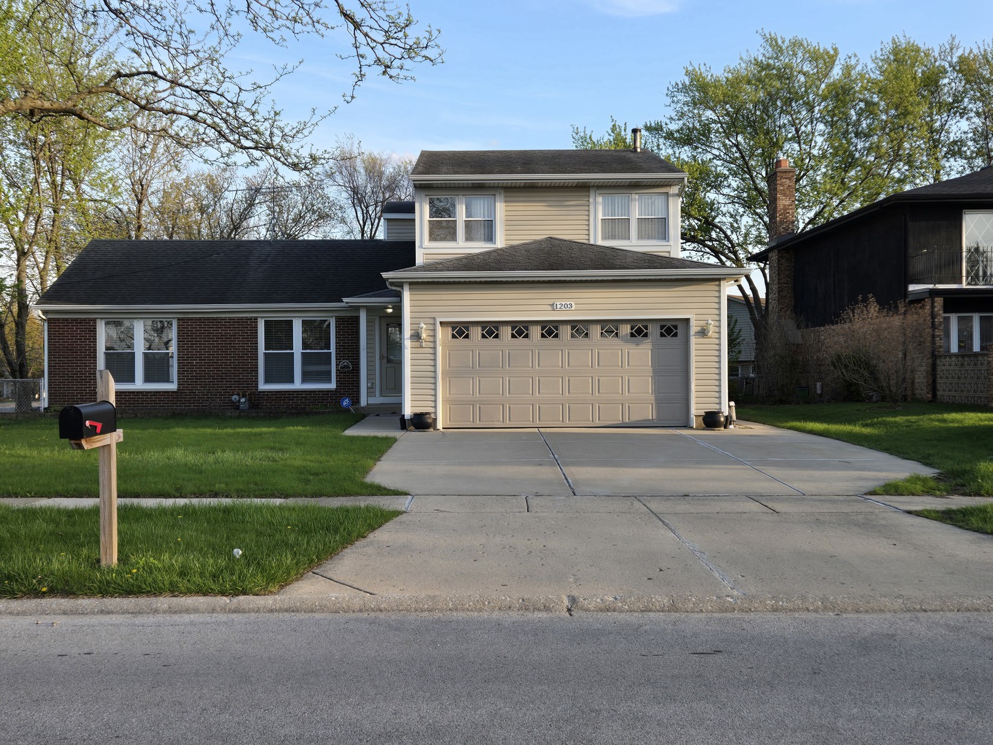 Homes for sale in Elk Grove Village, IL | 1203 Timber Dr, Elk Grove Village, IL 60007 | MLS# 12669575