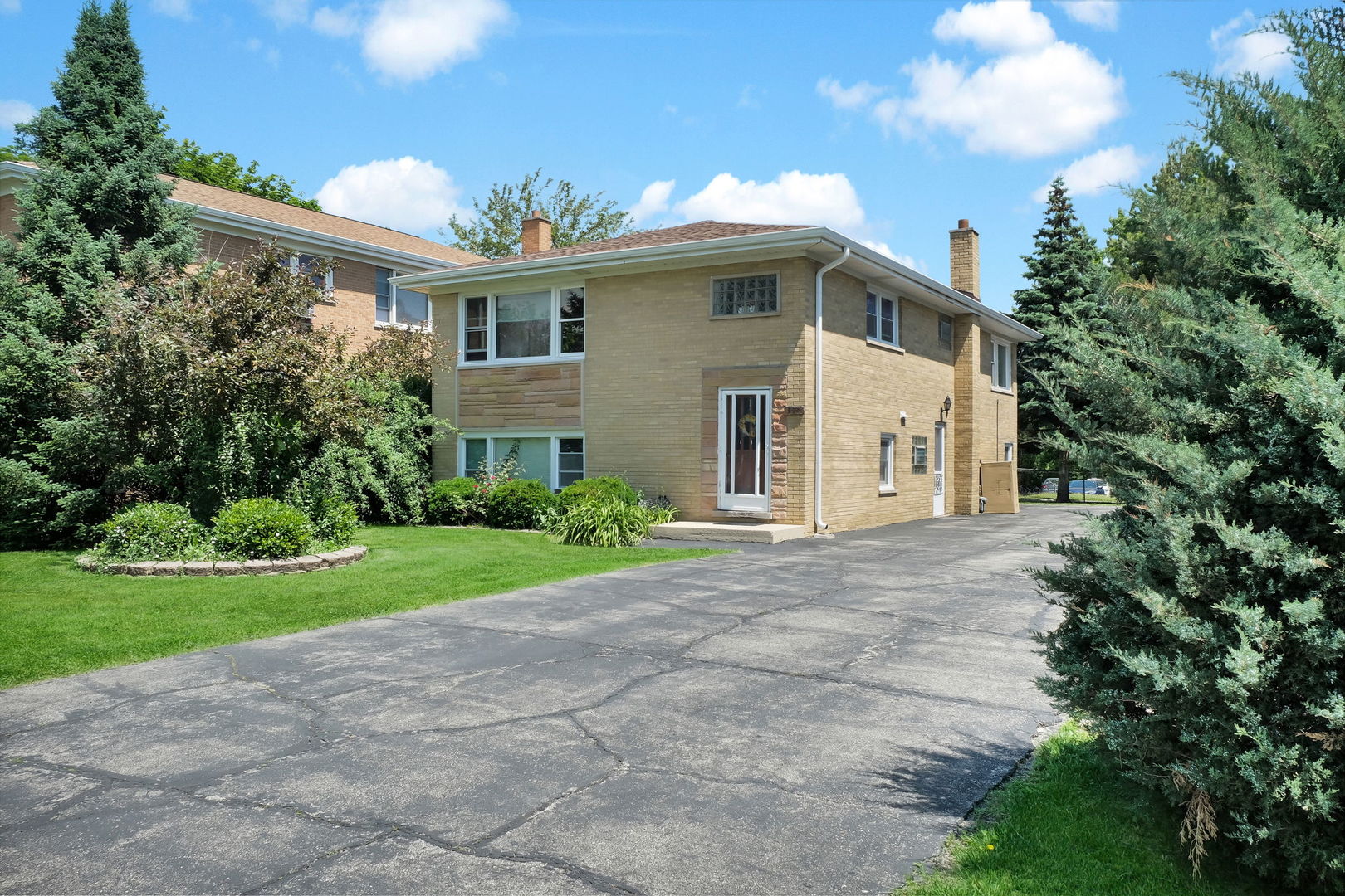 Homes for sale in Addison, IL | 227 S Hale St, Addison, IL 60101 | MLS# 12669582