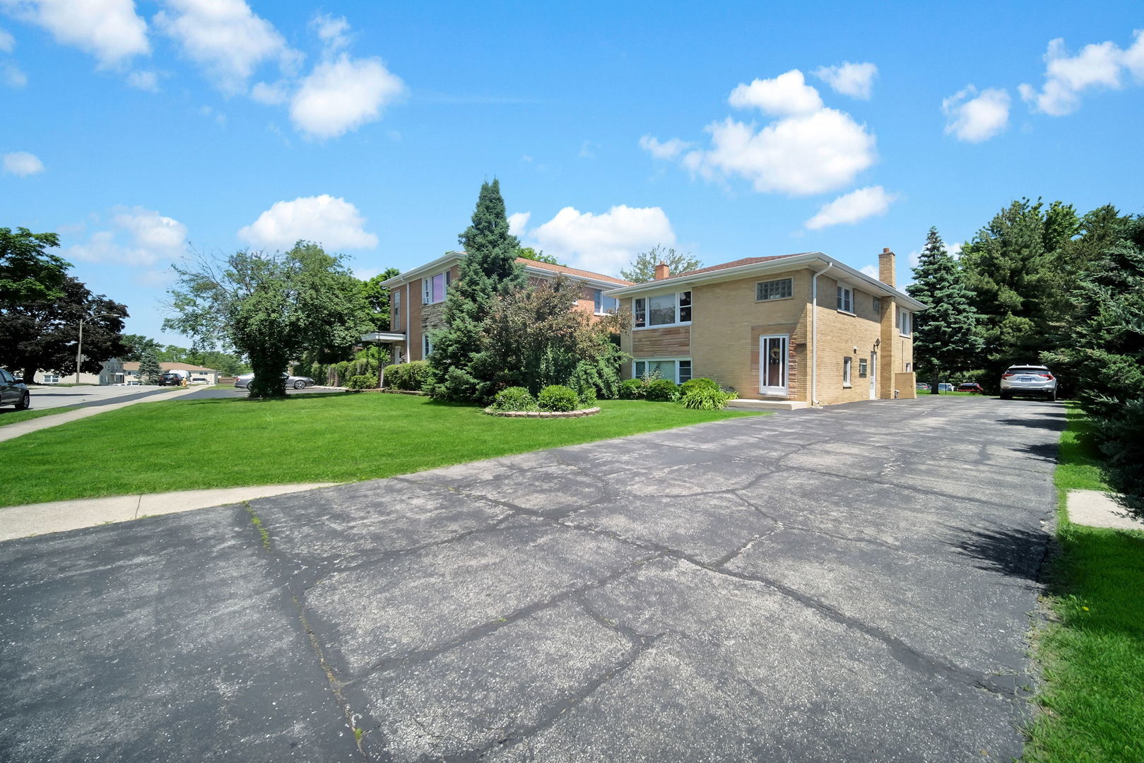 Homes for sale in Addison, IL | 227 S Hale St, Addison, IL 60101 | MLS# 12669582