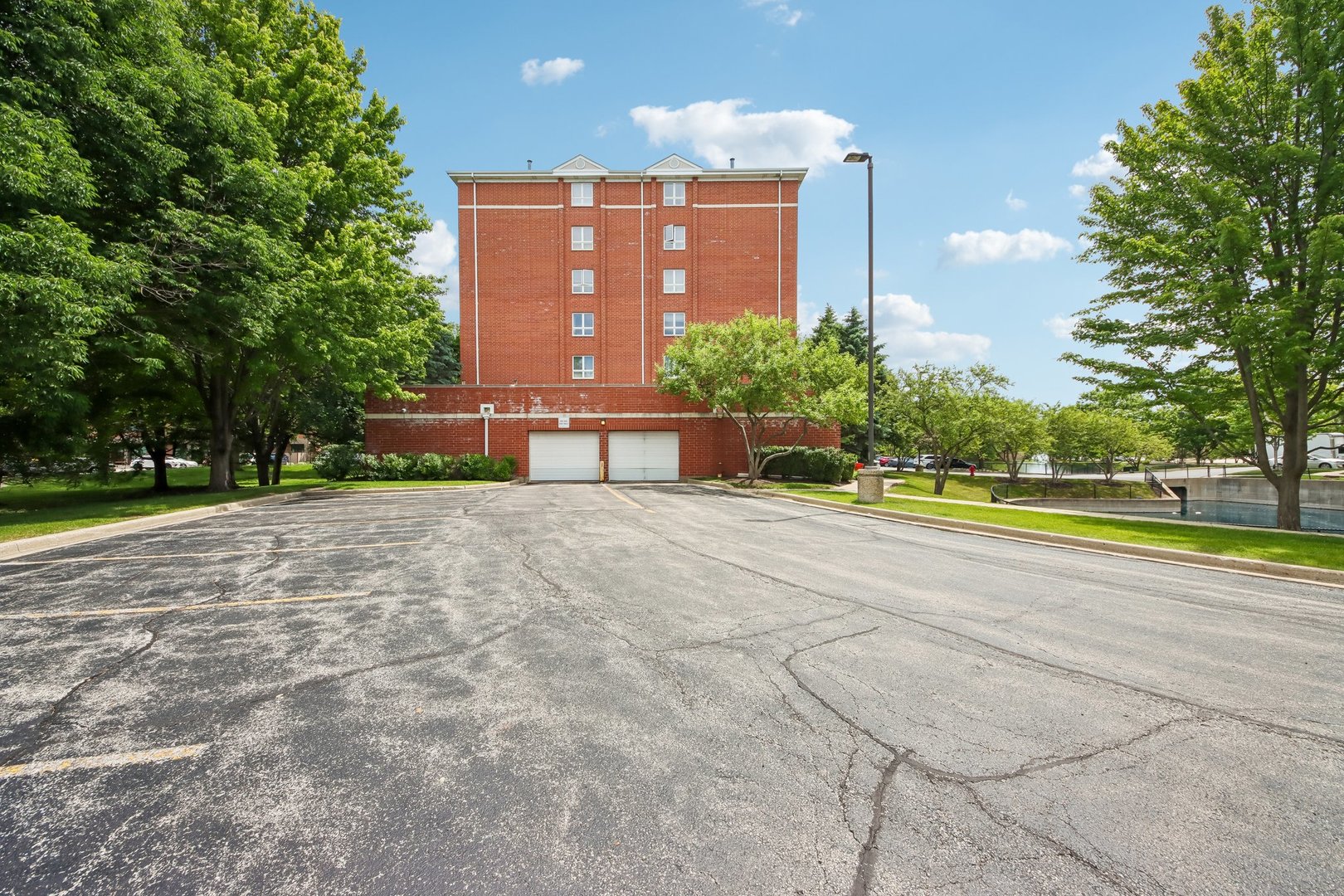 Homes for sale in Wheeling, IL | 190 N Milwaukee Avenue, Wheeling, IL 60090 | Houzeo