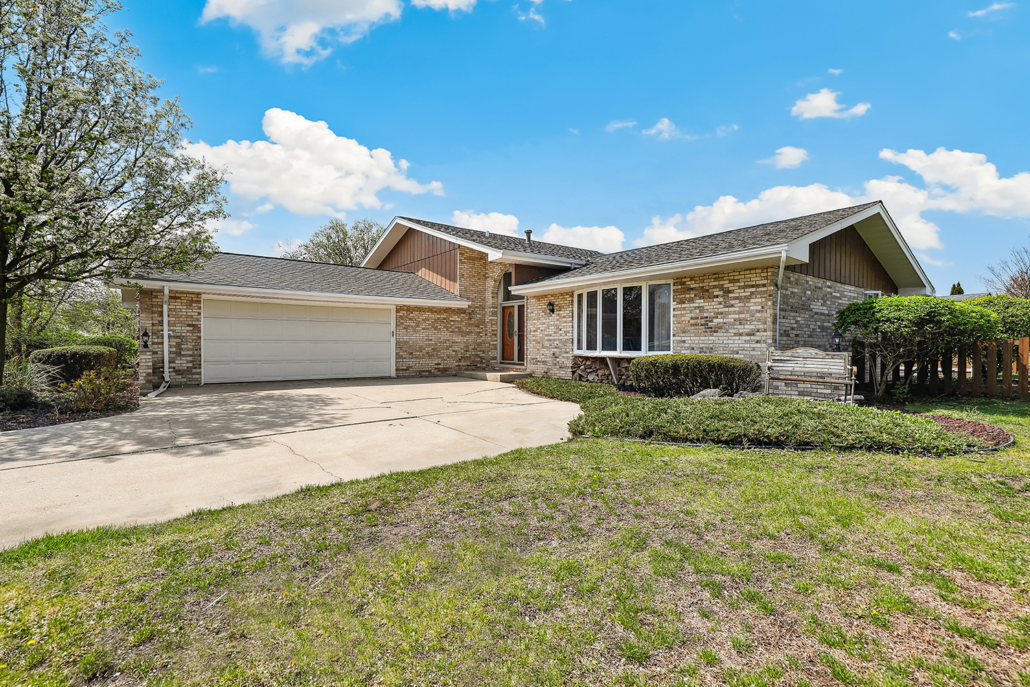 Homes for sale in Homer Glen, IL | 15622 S Trailside Dr, Homer Glen, IL 60491 | MLS# 12669695