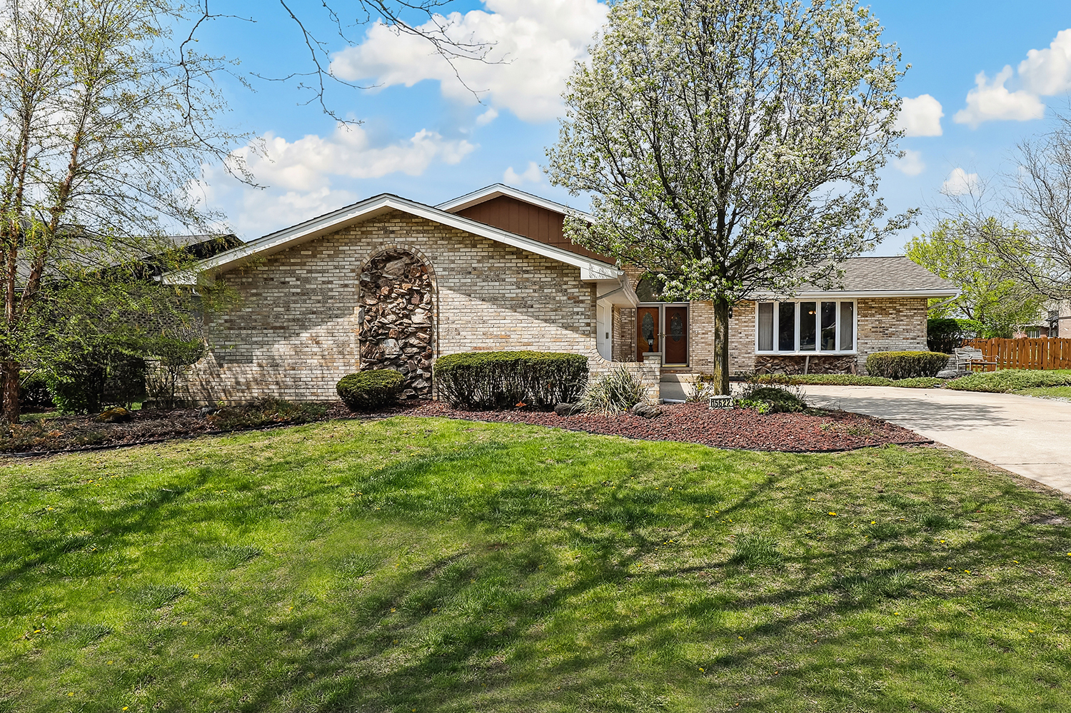 Homes for sale in Homer Glen, IL | 15622 S Trailside Dr, Homer Glen, IL 60491 | MLS# 12669695