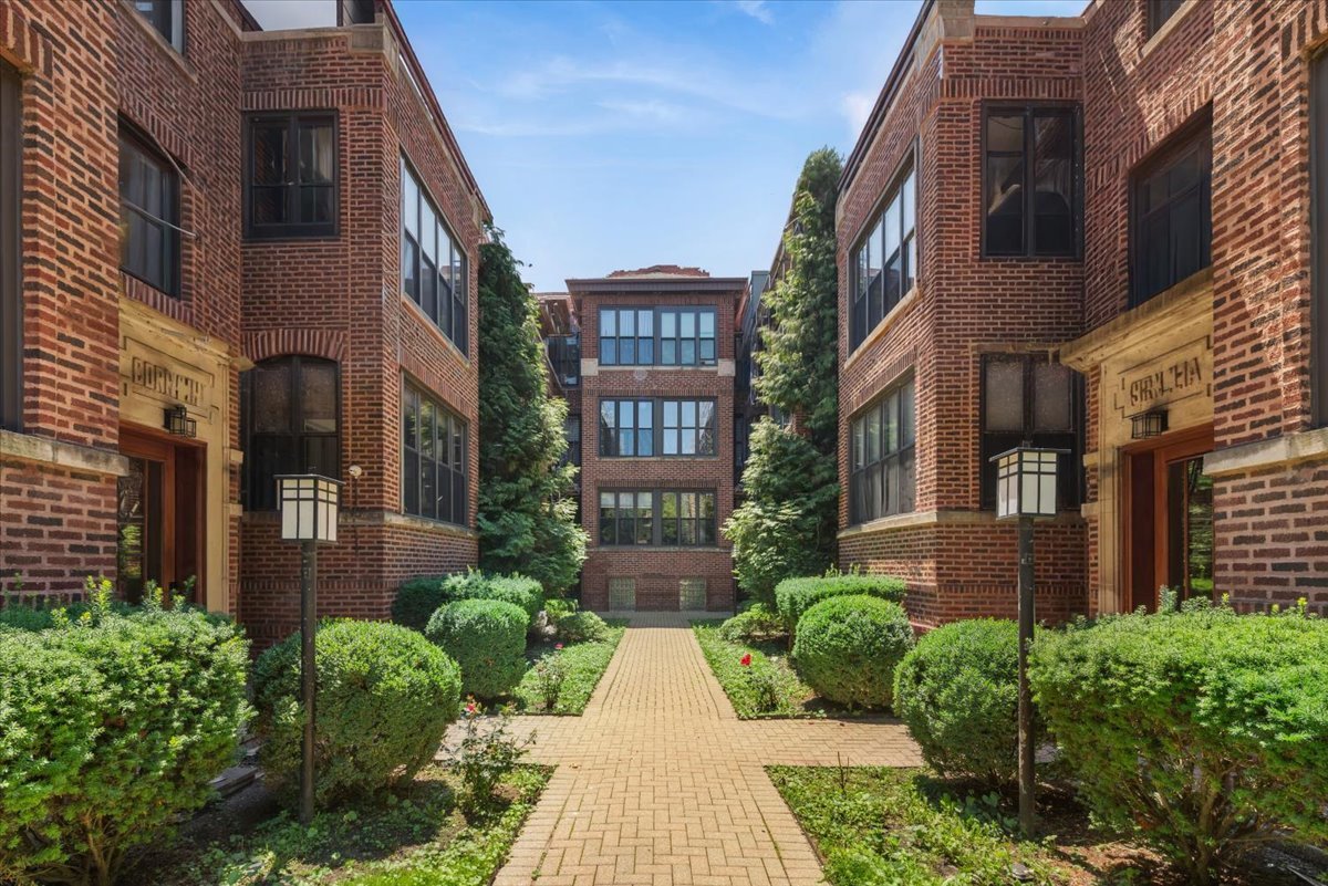 1st image of 741 W Cornelia Ave #N1, Chicago, IL 60657 | MLS# 12669899