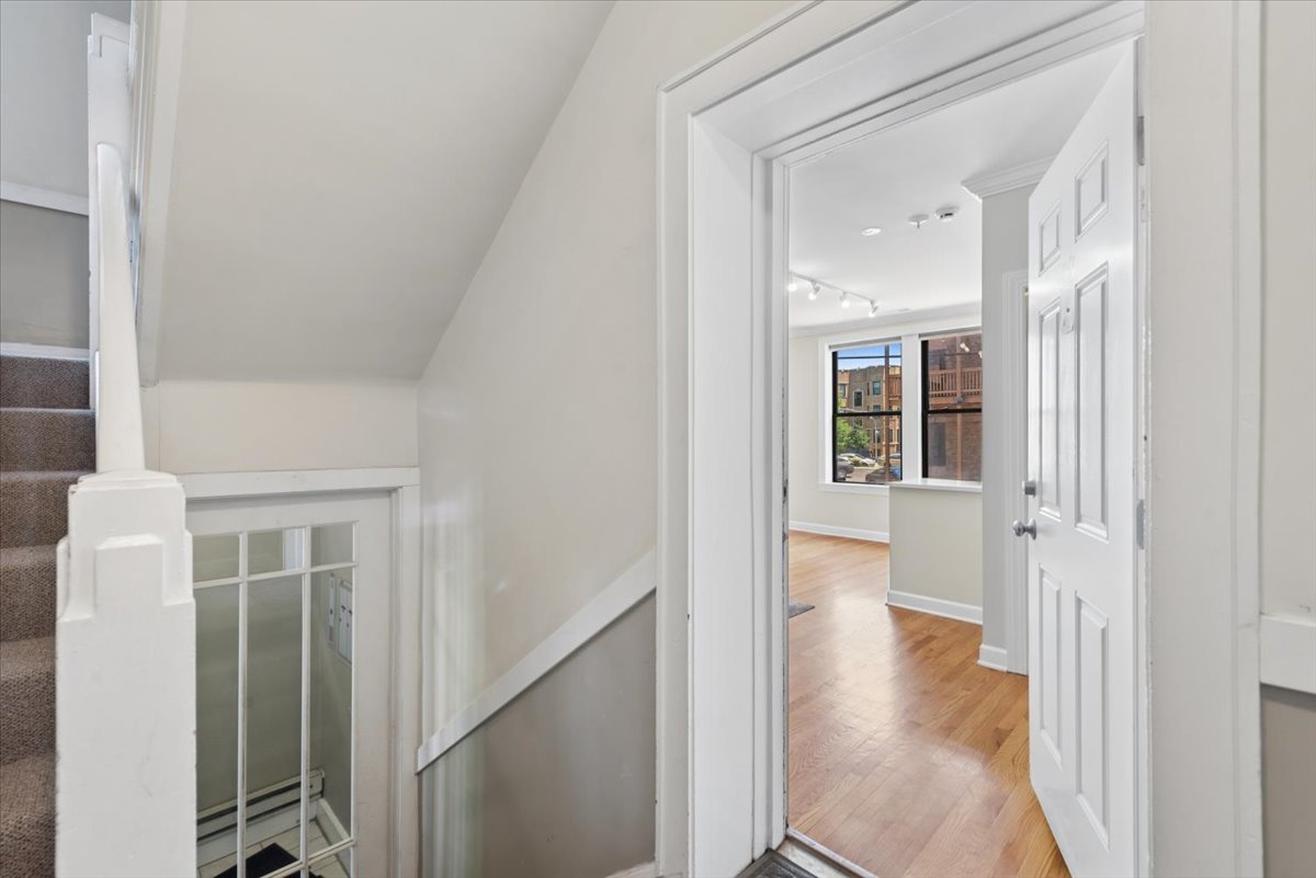 2nd image of 741 W Cornelia Ave #N1, Chicago, IL 60657 | MLS# 12669899