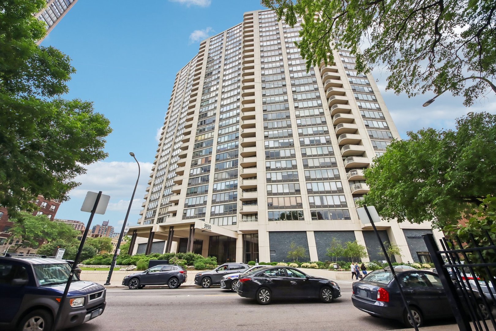 2nd image of 3930 N Pine Grove Ave #2708, Chicago, IL 60613 | MLS# 12669984