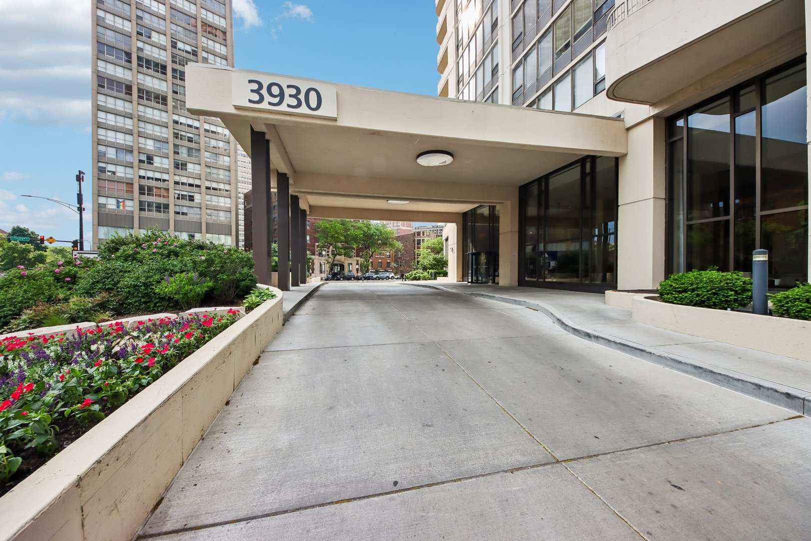 3rd image of 3930 N Pine Grove Ave #2708, Chicago, IL 60613 | MLS# 12669984