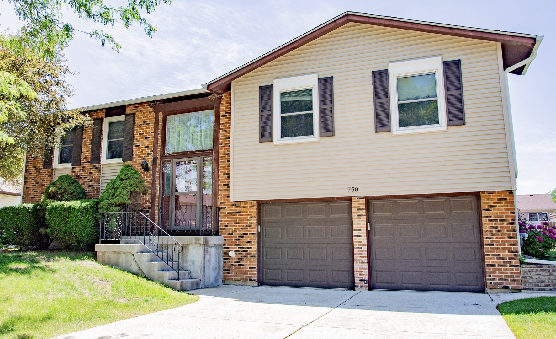 Homes for sale in Elk Grove Village, IL | 750 Michigan Ln, Elk Grove Village, IL 60007 | MLS# 12670014