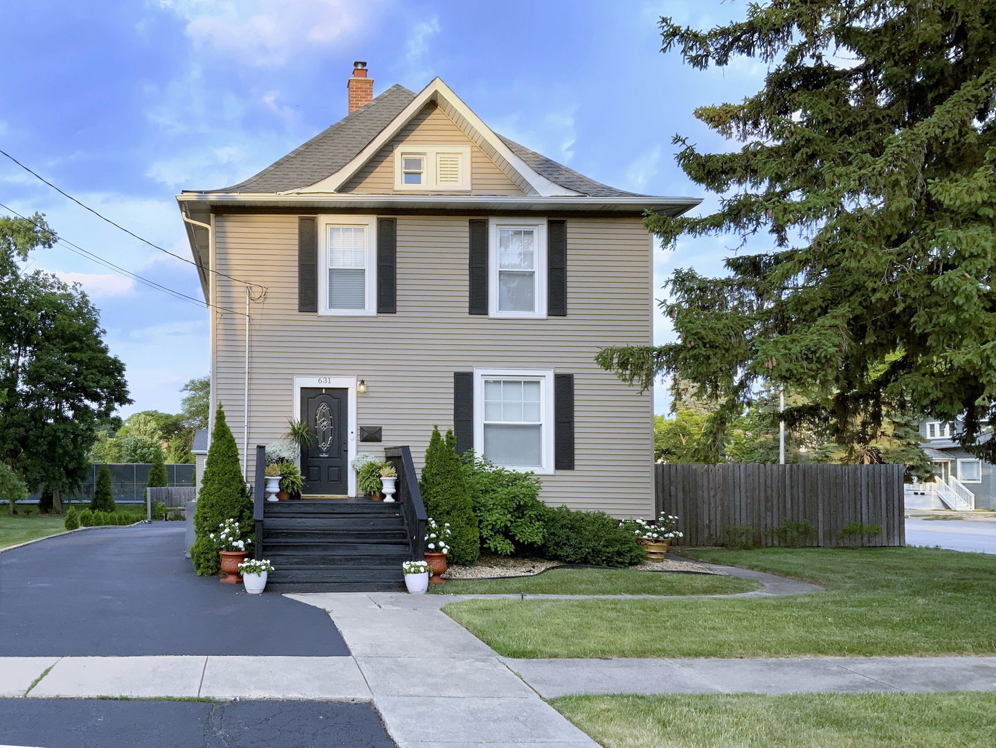 Homes for sale in Wheaton, IL | 631 S Hale St, Wheaton, IL 60187 | MLS# 12670468