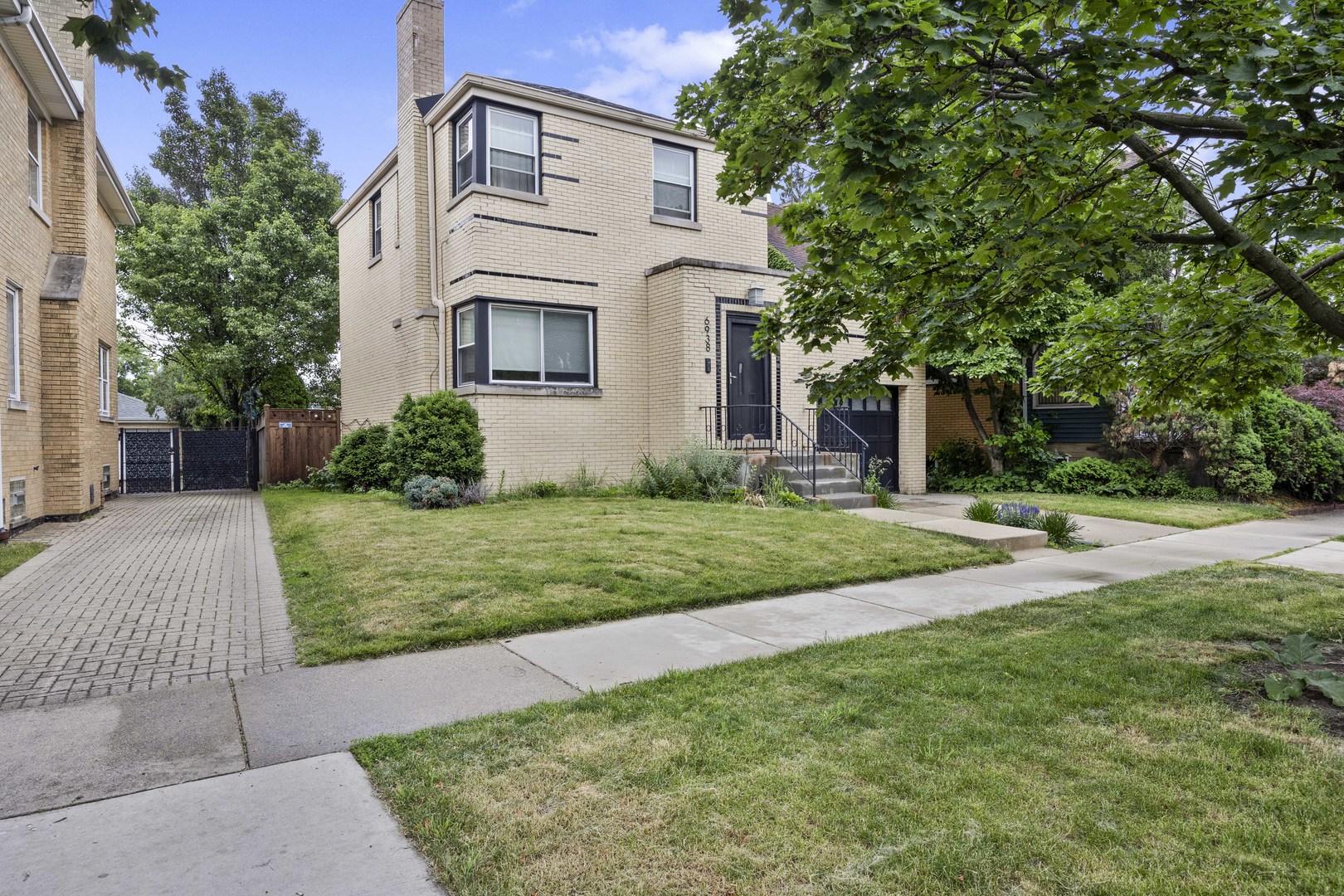 Homes for sale in Berwyn, IL | 6938 Riverside Dr, Berwyn, IL 60402 | MLS# 12670649