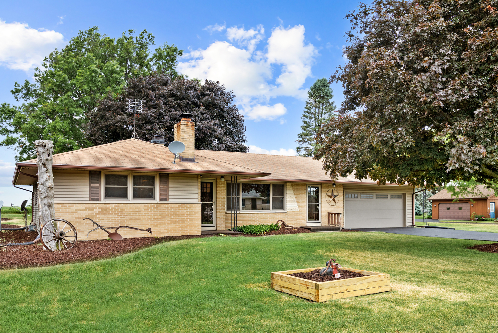 Homes for sale in Hampshire, IL | 32123 New Lebanon Rd, Hampshire, IL 60140 | MLS# 12670802
