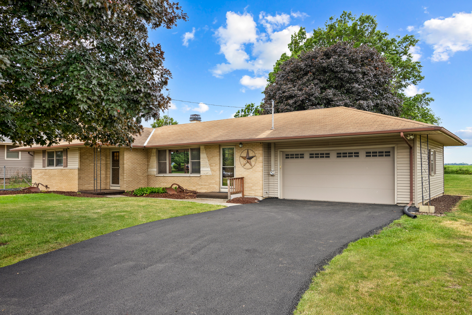 Homes for sale in Hampshire, IL | 32123 New Lebanon Rd, Hampshire, IL 60140 | MLS# 12670802