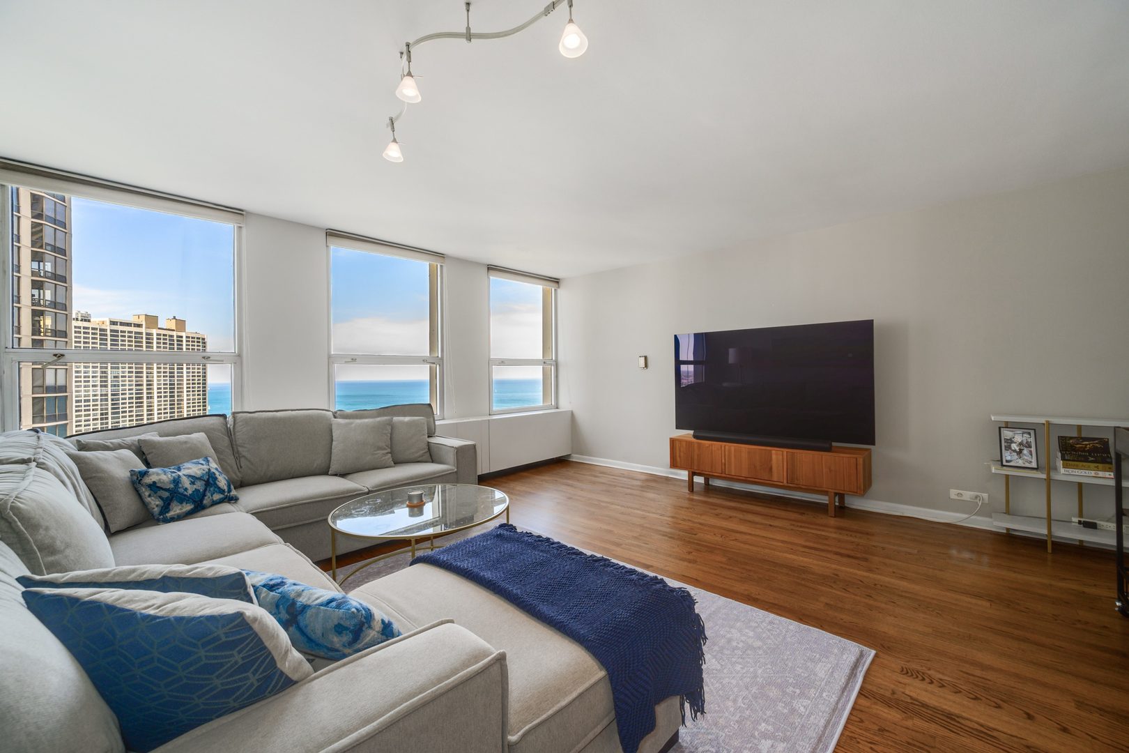 Homes for sale in Chicago, IL | 2626 N Lakeview Ave #2911, Chicago, IL 60614 | MLS# 12670922