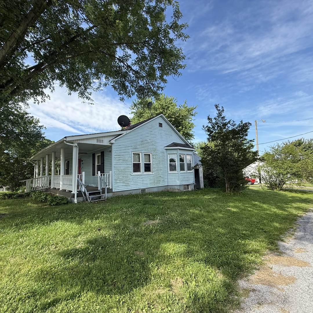 Homes for sale in Rosiclare, IL | 825 3Rd St, Rosiclare, IL 62982 | MLS# 12670946