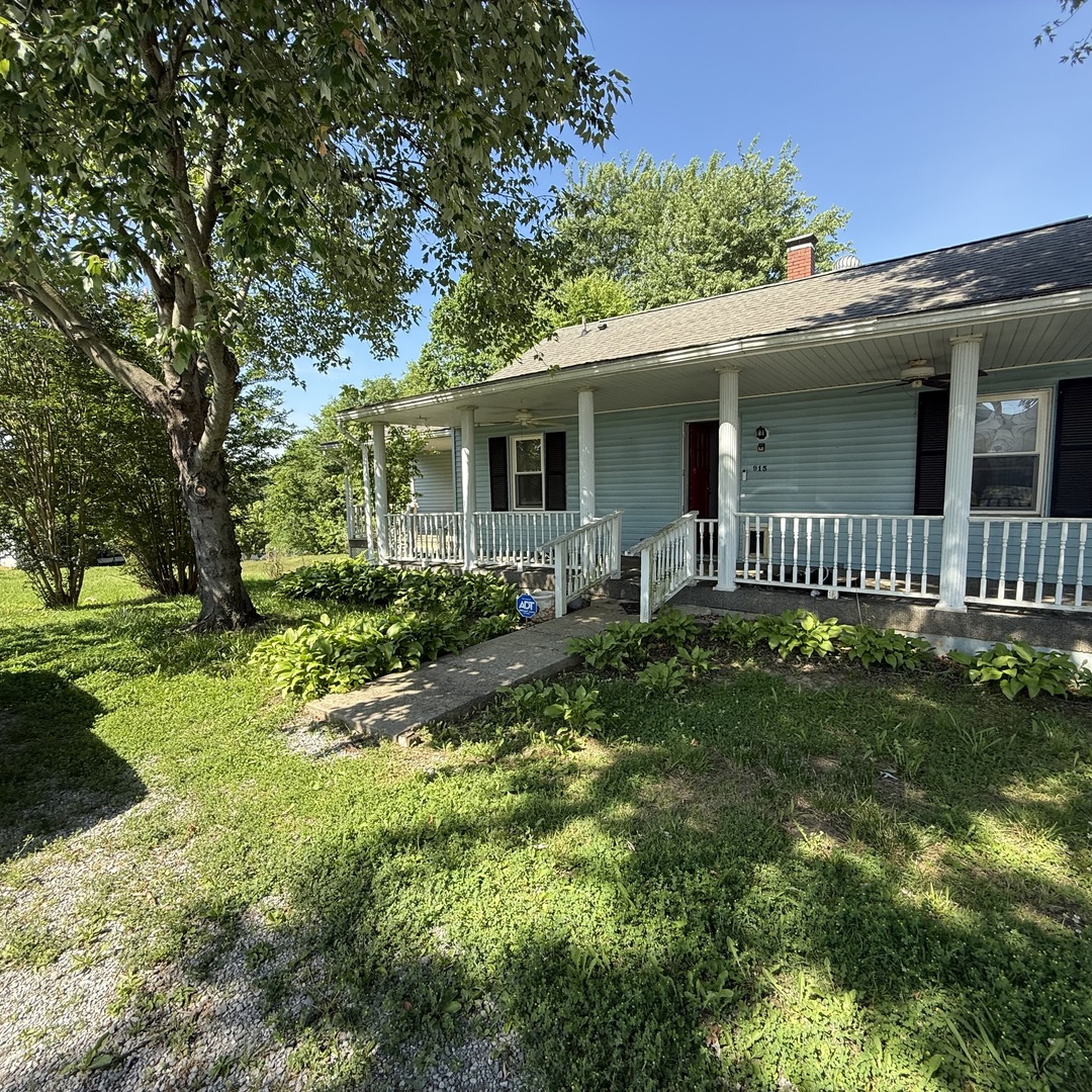 Homes for sale in Rosiclare, IL | 825 3Rd St, Rosiclare, IL 62982 | MLS# 12670946