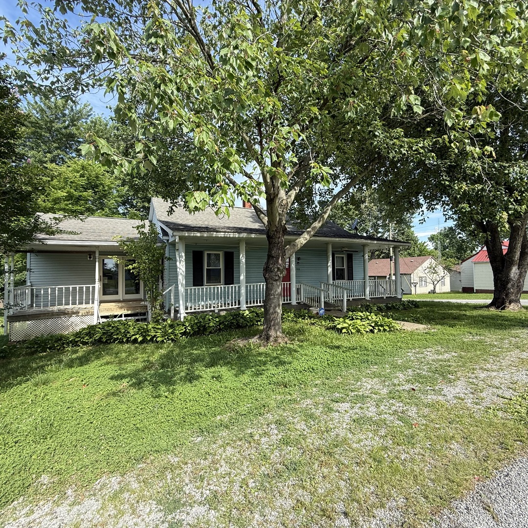 Homes for sale in Rosiclare, IL | 825 3rd St, Rosiclare, IL 62982 | MLS# 12670946