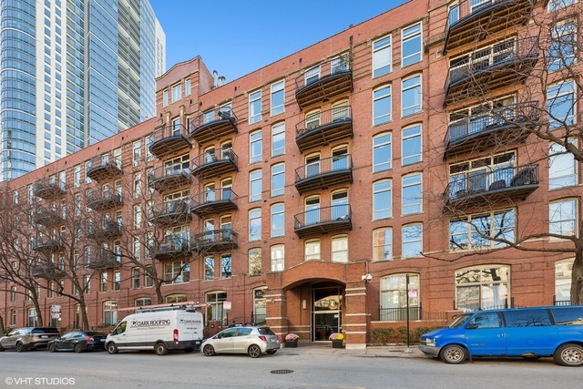 Homes for sale in Chicago, IL | 550 N Kingsbury St, Chicago, IL 60654