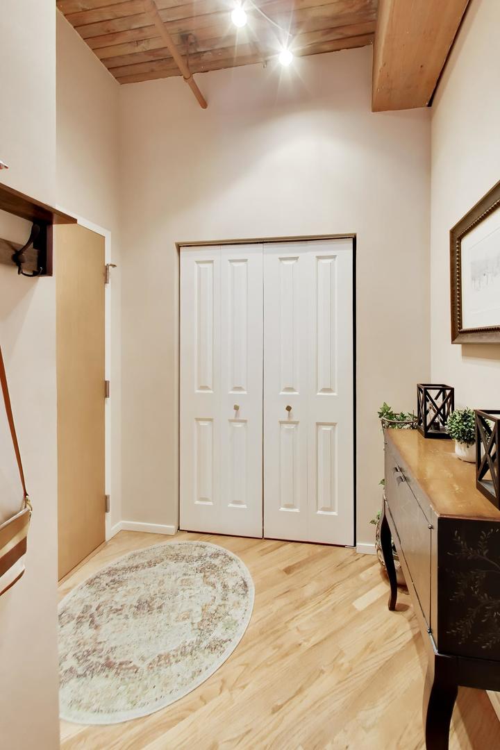Homes for sale in Chicago, IL | 550 N Kingsbury St, Chicago, IL 60654