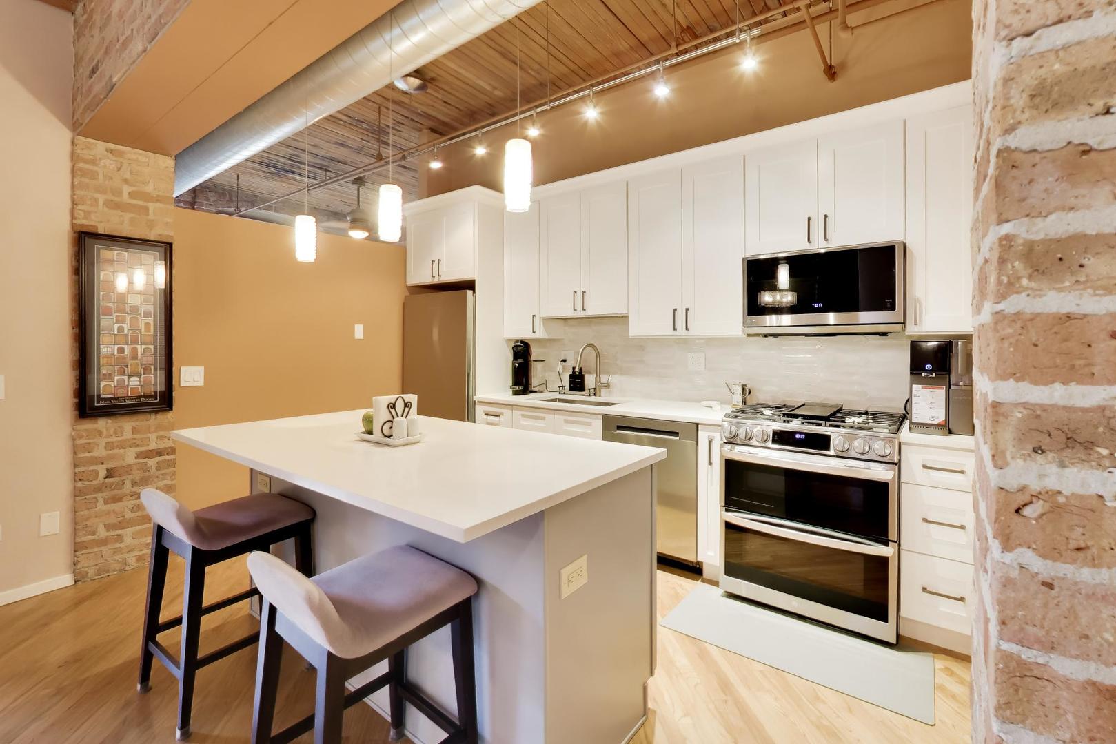 Homes for sale in Chicago, IL | 550 N Kingsbury St, Chicago, IL 60654
