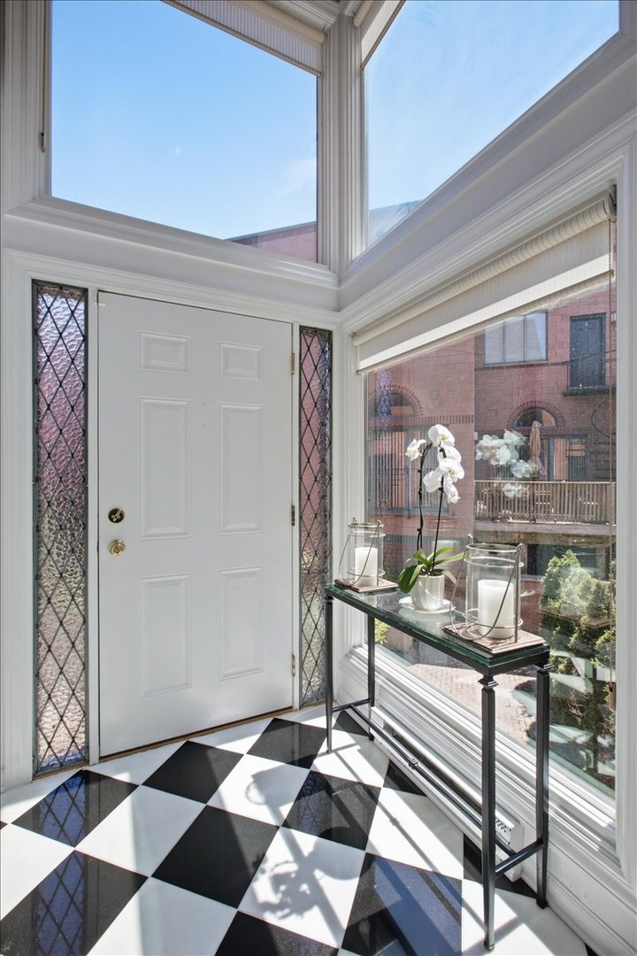 Homes for sale in Chicago, IL | 1608 N St Michaels Ct, Chicago, IL 60614 | MLS# 12671637