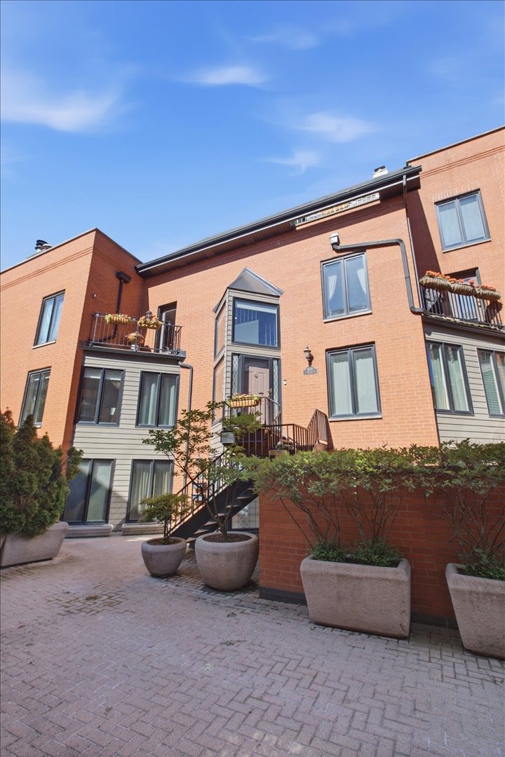 Homes for sale in Chicago, IL | 1608 N St Michaels Ct, Chicago, IL 60614 | MLS# 12671637