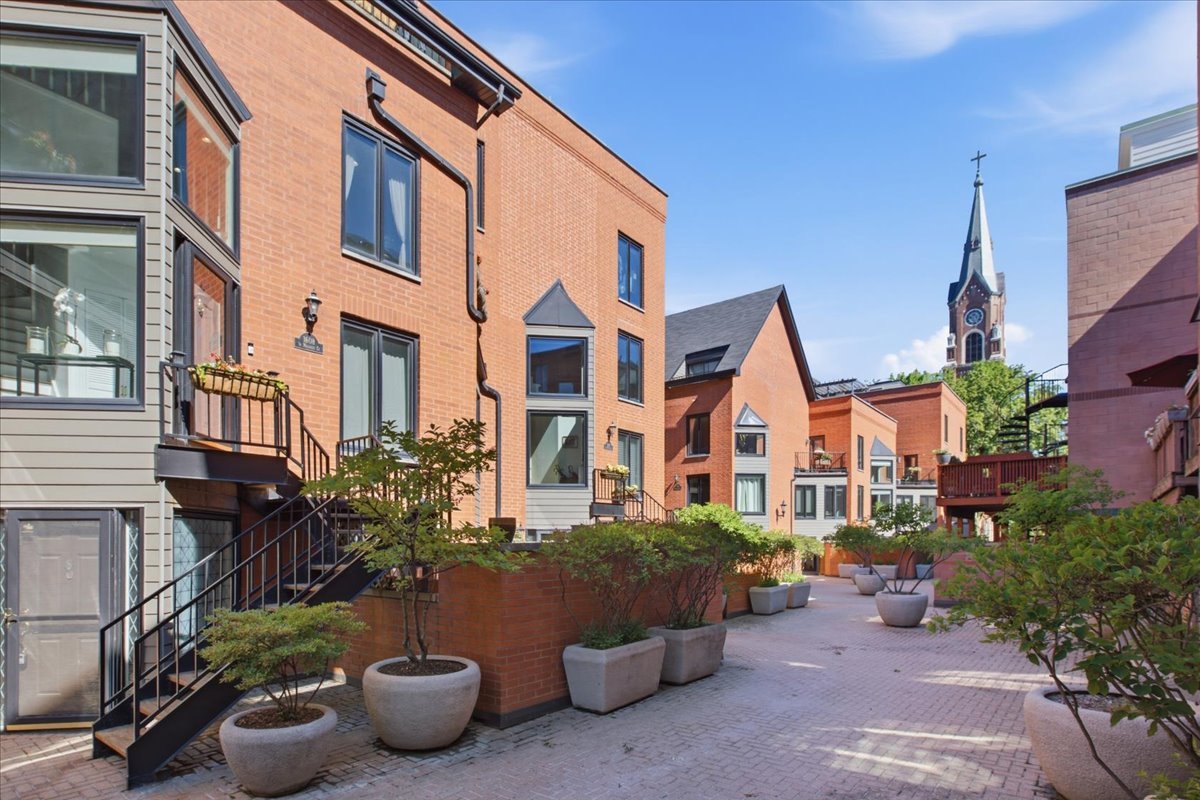 Homes for sale in Chicago, IL | 1608 N St Michaels Ct, Chicago, IL 60614 | MLS# 12671637