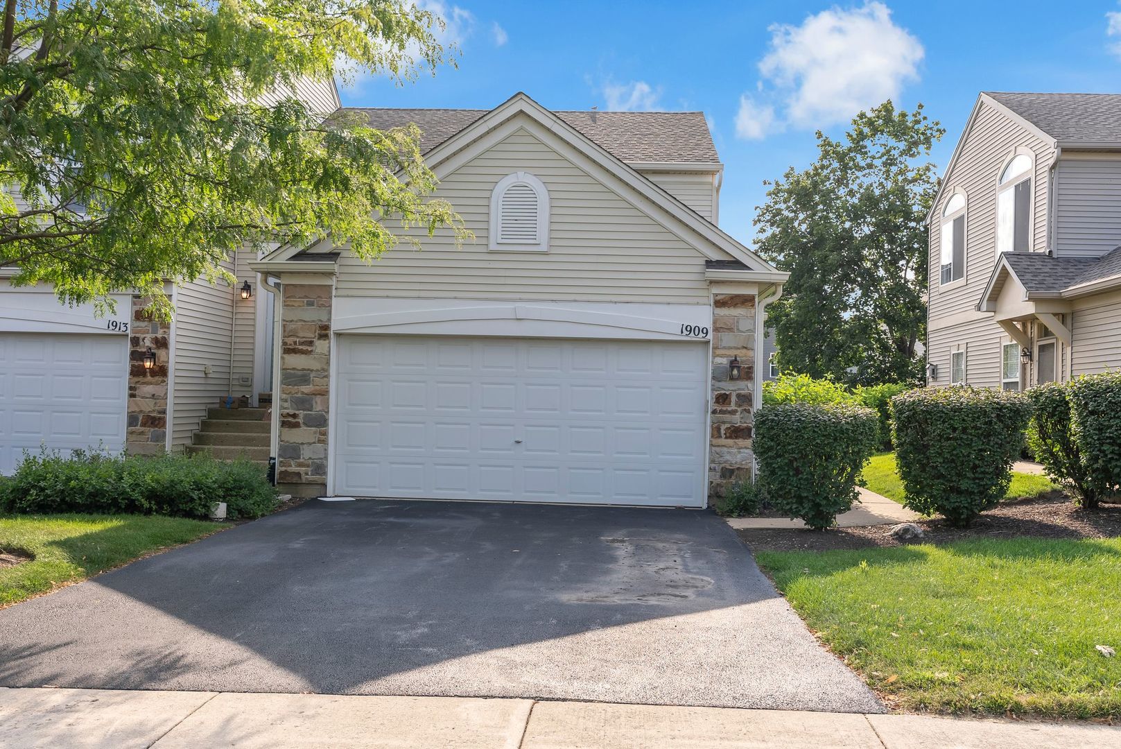 2nd image of 1909 Misty Ridge Ln #1909, Aurora, IL 60503 | MLS# 12671801