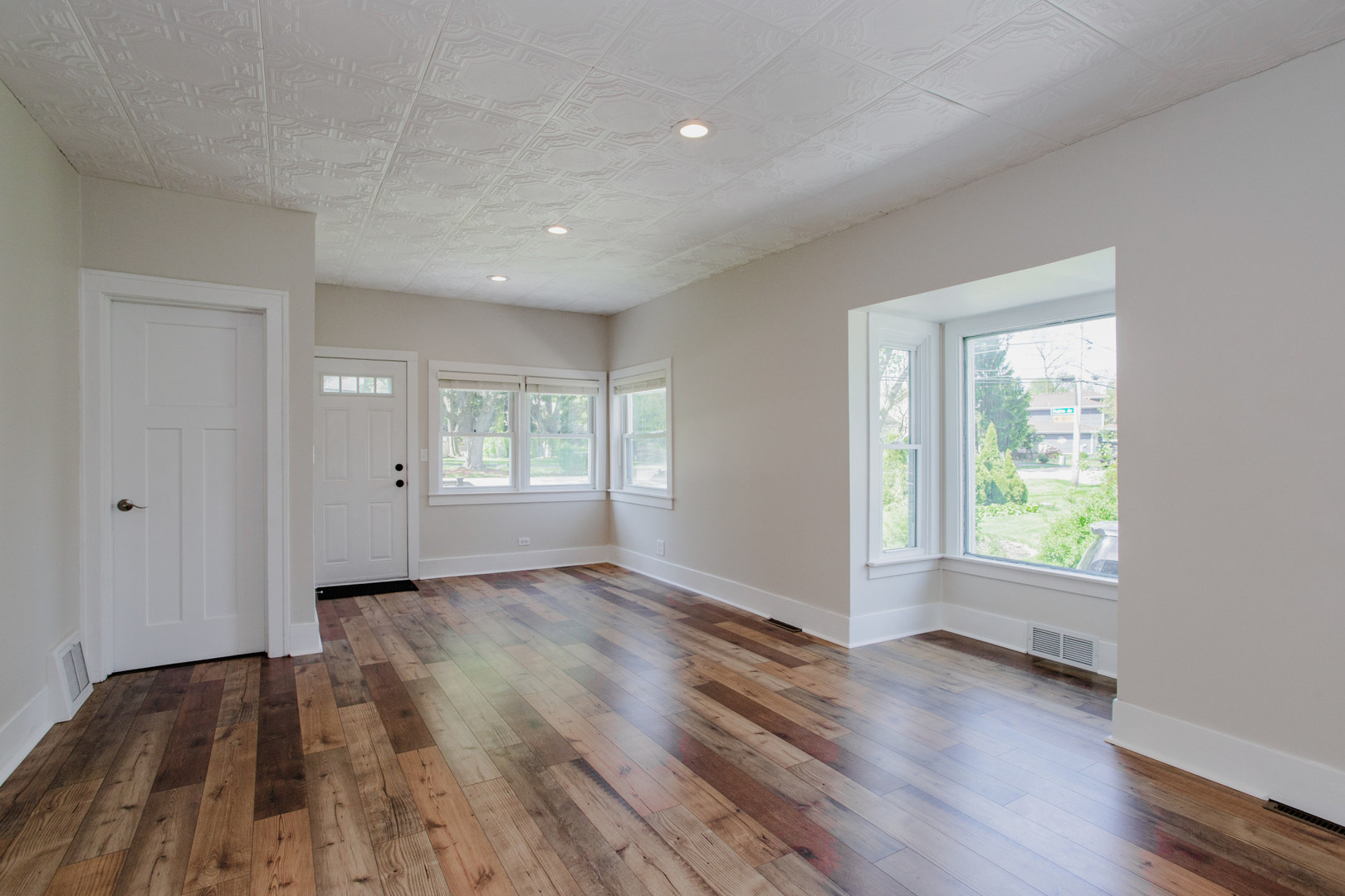 Homes for sale in Glen Ellyn, IL | 22W724 Saint Charles Rd, Glen Ellyn, IL 60137 | MLS# 12672064