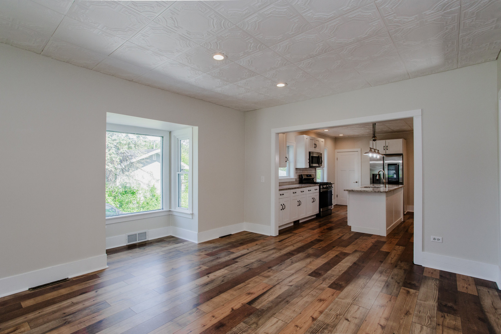 Homes for sale in Glen Ellyn, IL | 22W724 Saint Charles Rd, Glen Ellyn, IL 60137 | MLS# 12672064