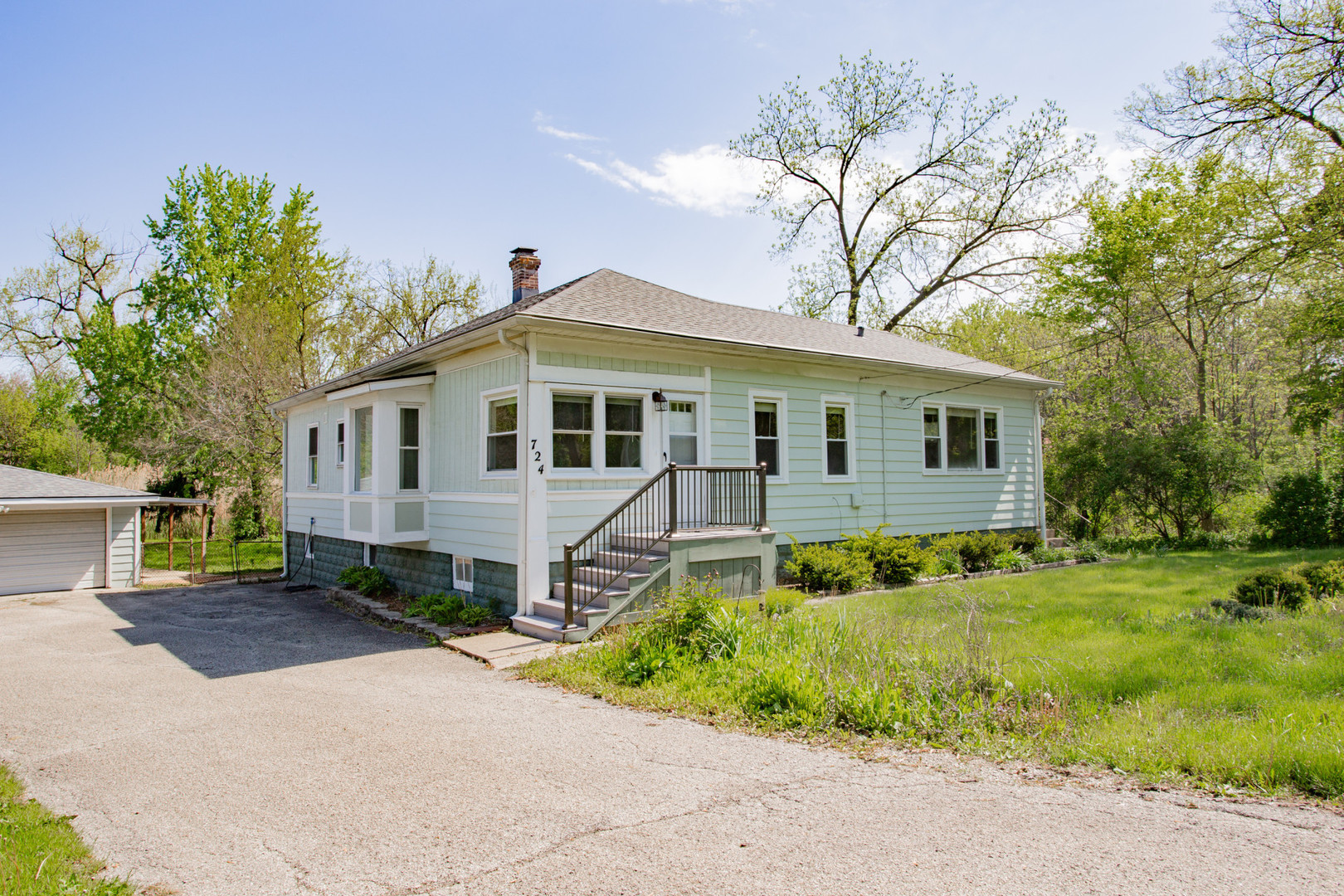 Homes for sale in Glen Ellyn, IL | 22w724 Saint Charles Rd, Glen Ellyn, IL 60137 | MLS# 12672064