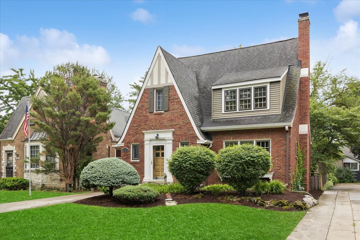 Homes for sale in River Forest, IL | 7605 Washington Blvd, River Forest, IL 60305 | MLS# 12672672