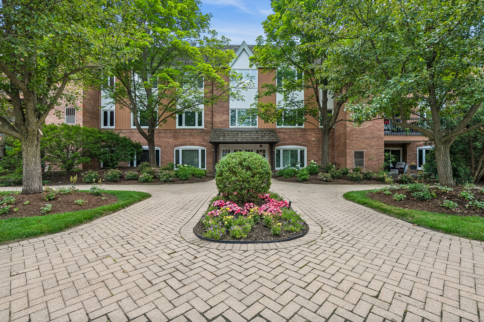 1st image of 207 Rivershire Ln #207, Lincolnshire, IL 60069 | MLS# 12672678
