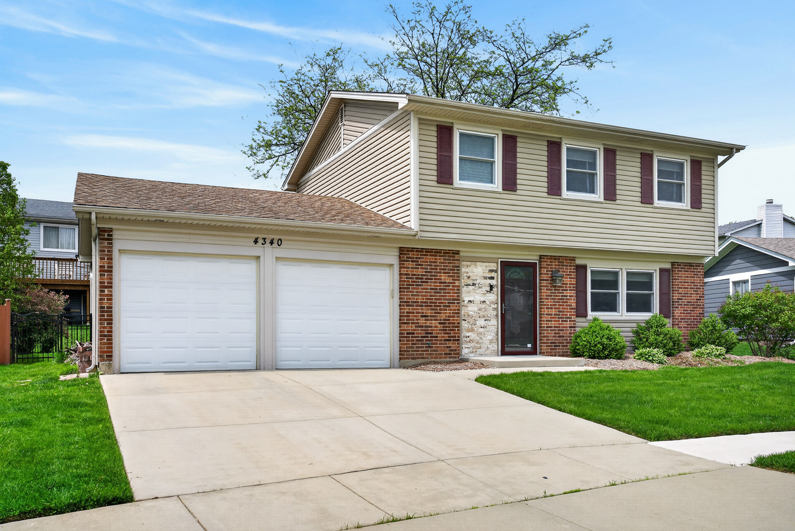 Homes for sale in Hoffman Estates, IL | 4340 Rock Cove Dr, Hoffman Estates, IL 60192 | MLS# 12672720
