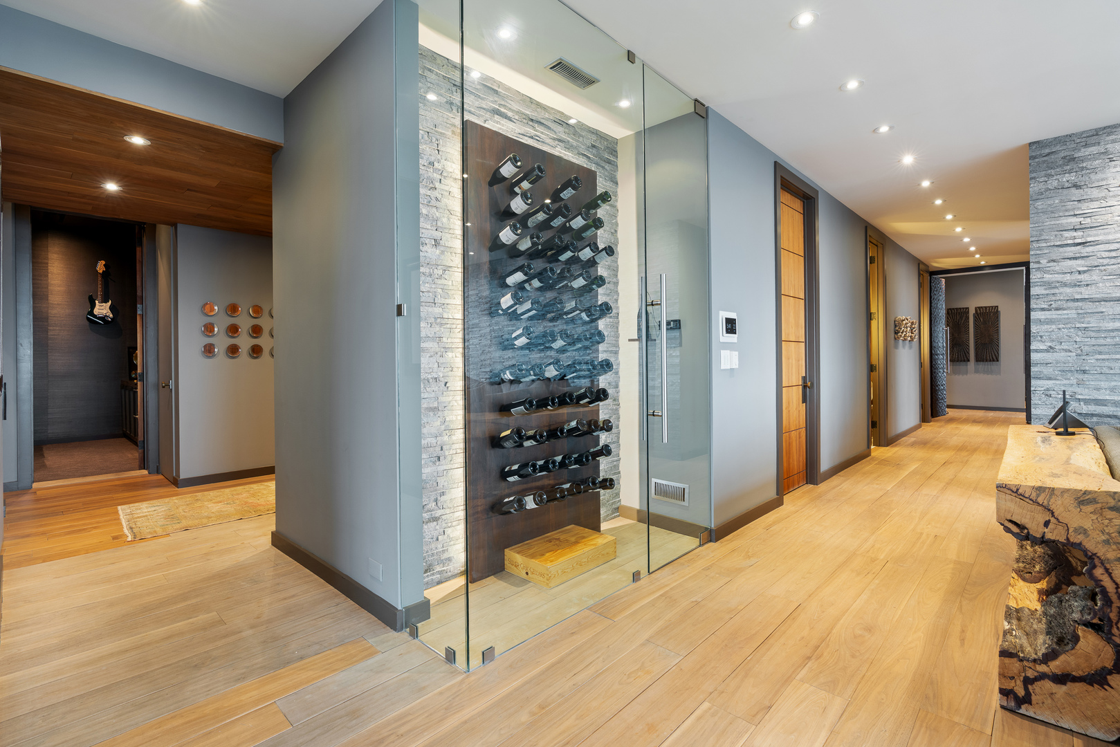 3rd image of 175 E Delaware Pl, Chicago, IL 60611