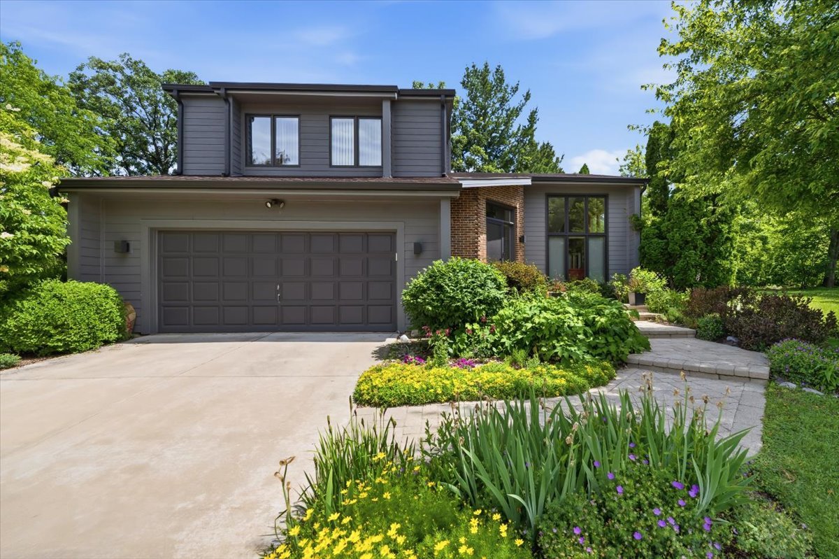 Homes for sale in Wheaton, IL | 1755 S Wiesbrook Rd, Wheaton, IL 60189 | MLS# 12673041