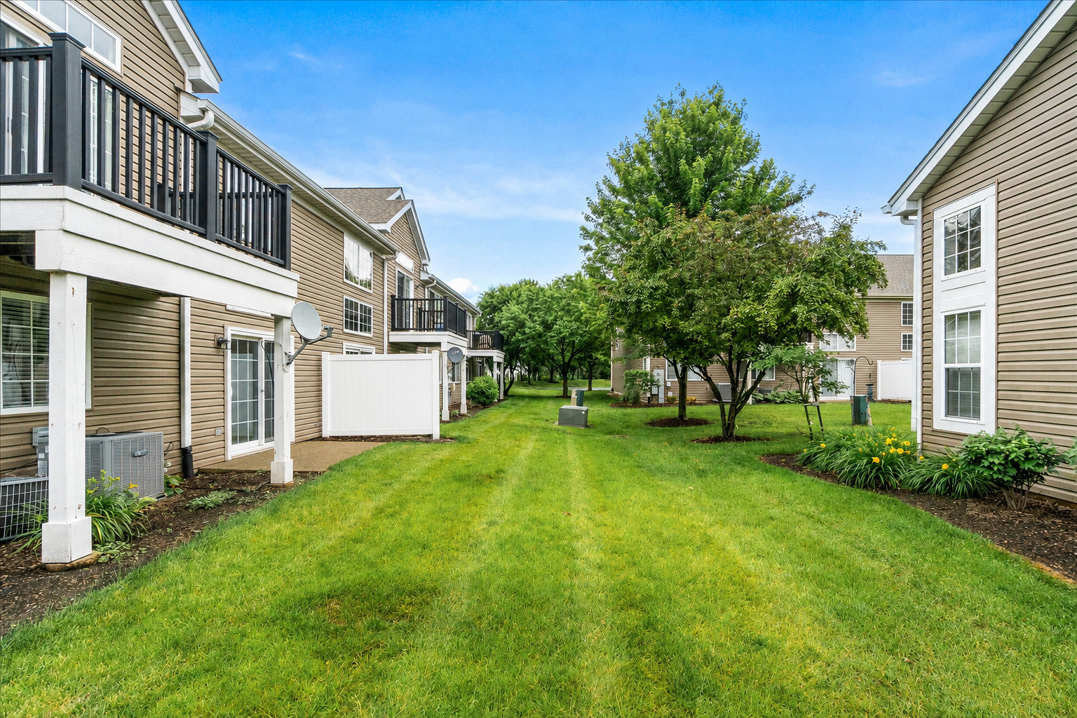 Homes for sale in Aurora, IL | 2471 Wilton Ln, Aurora, IL 60502 | MLS# 12673175
