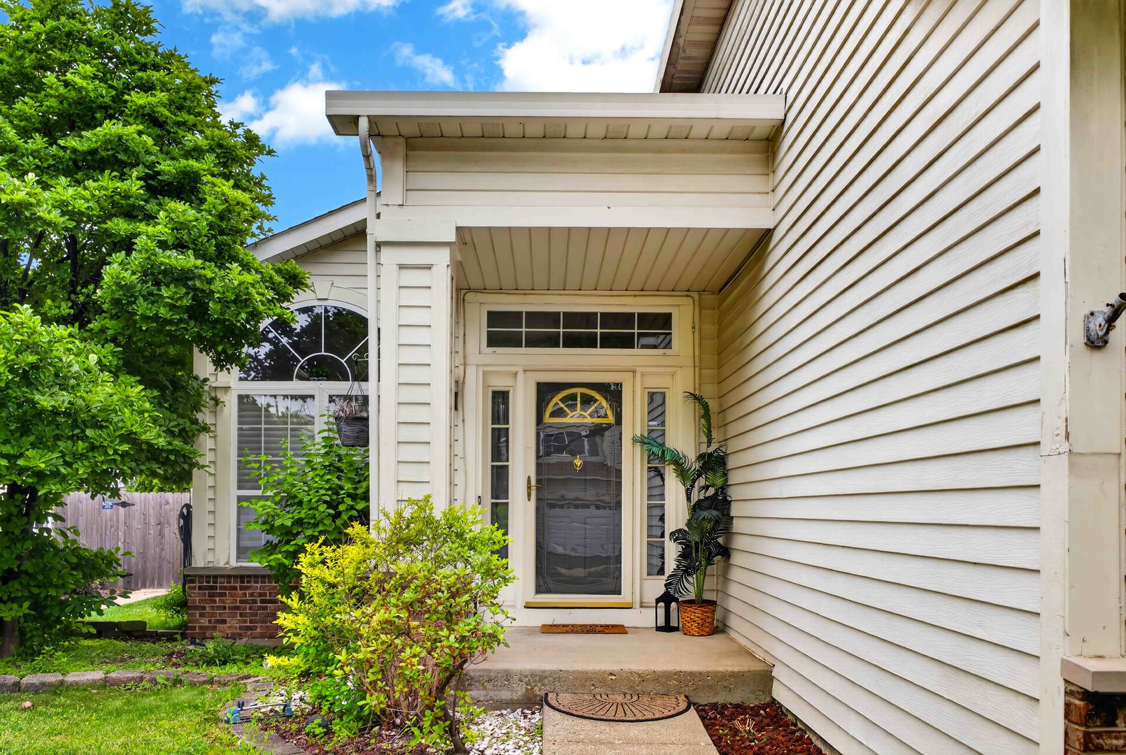 Homes for sale in Gurnee, IL | 1675 Napa Dr, Gurnee, IL 60031 | MLS# 12673495