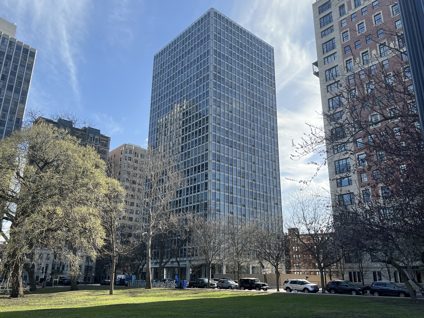 Homes for sale in Chicago, IL | 2400 N Lakeview Ave #402, Chicago, IL 60614 | MLS# 12673641