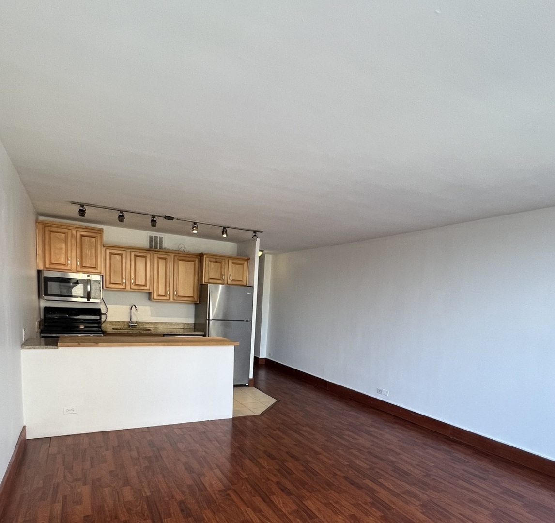 Homes for sale in Chicago, IL | 2400 N Lakeview Ave #402, Chicago, IL 60614 | MLS# 12673641