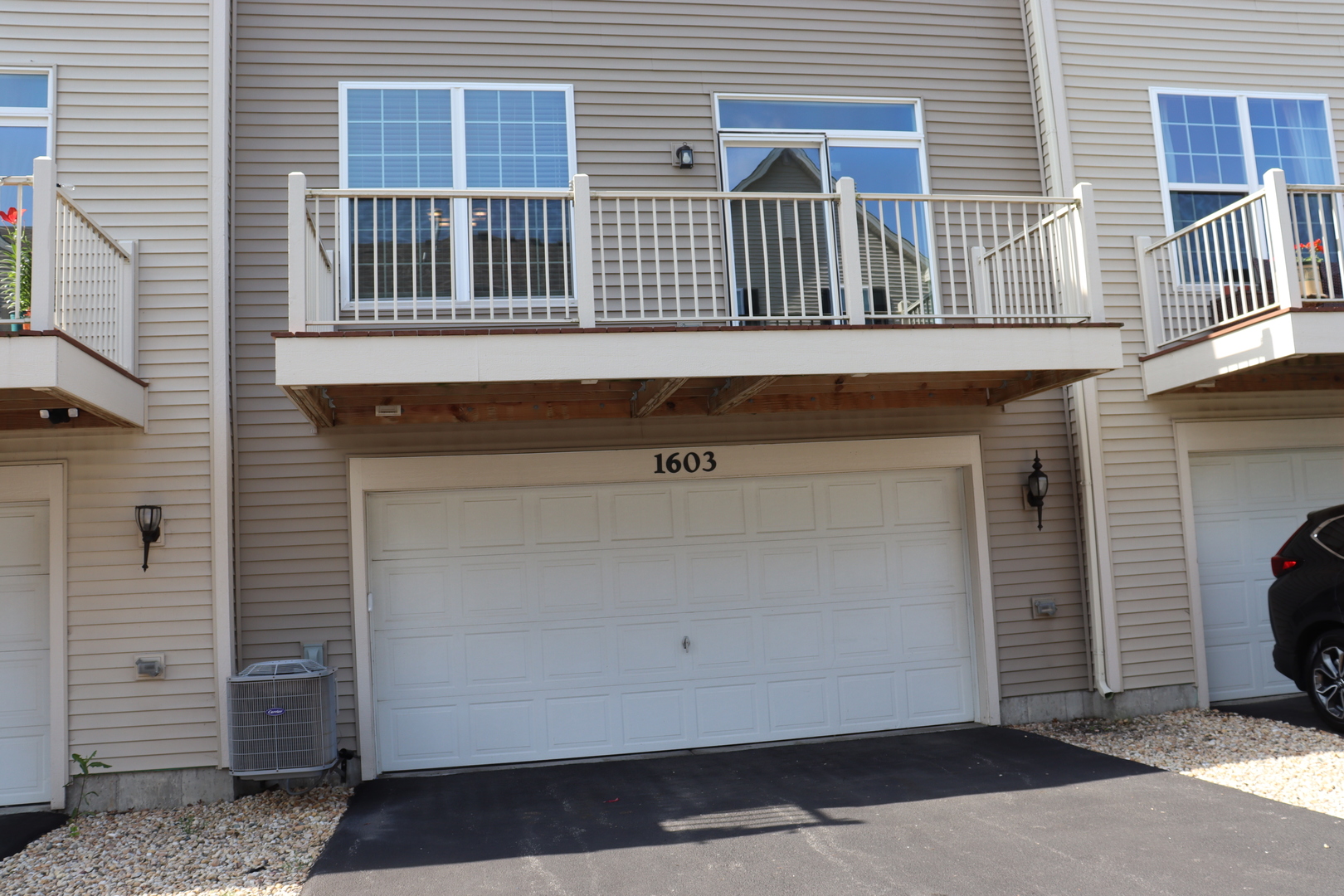 Homes for sale in South Elgin, IL | 1603 Deer Pointe Dr, South Elgin, IL 60177 | MLS# 12673688