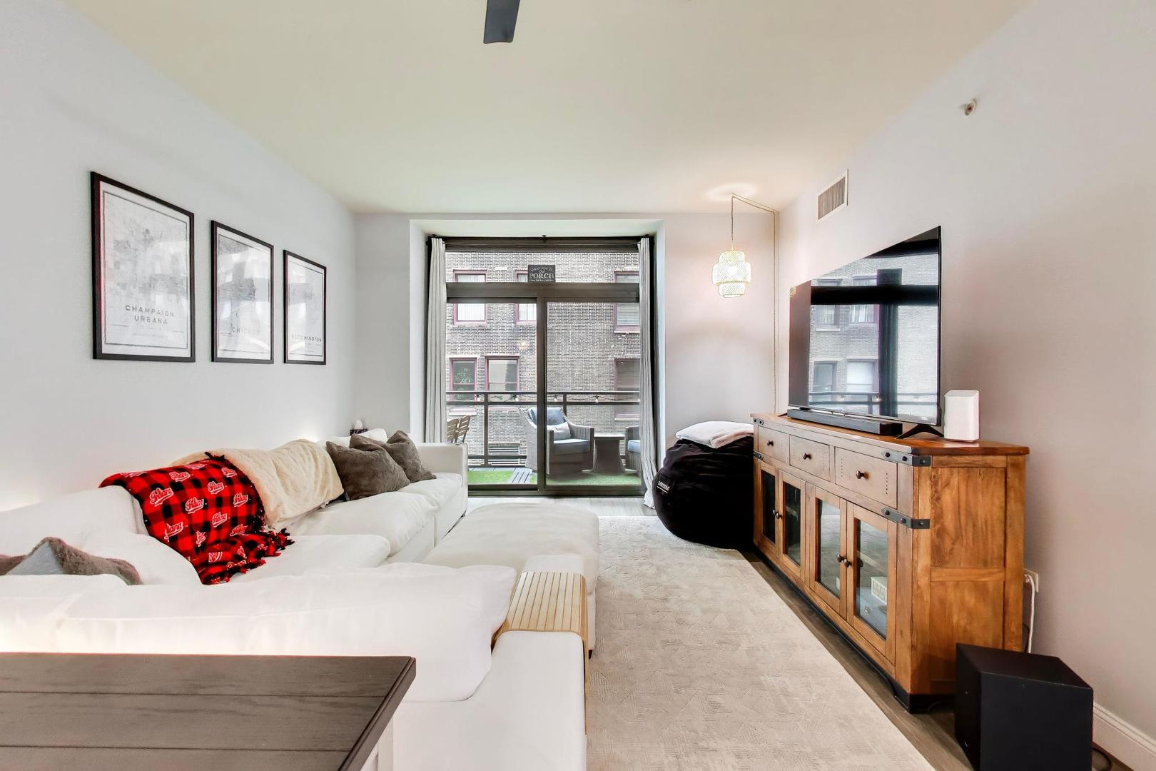 Homes for sale in Chicago, IL | 310 S Michigan Ave #1607, Chicago, IL 60604 | MLS# 12673720